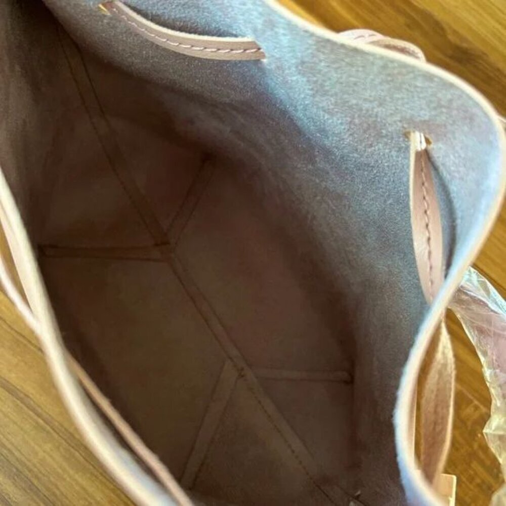 NWT Kayla + Ava | Women’s dusty rose crossbody bow tie bucket bag, vegan leather - Picture 5 of 11